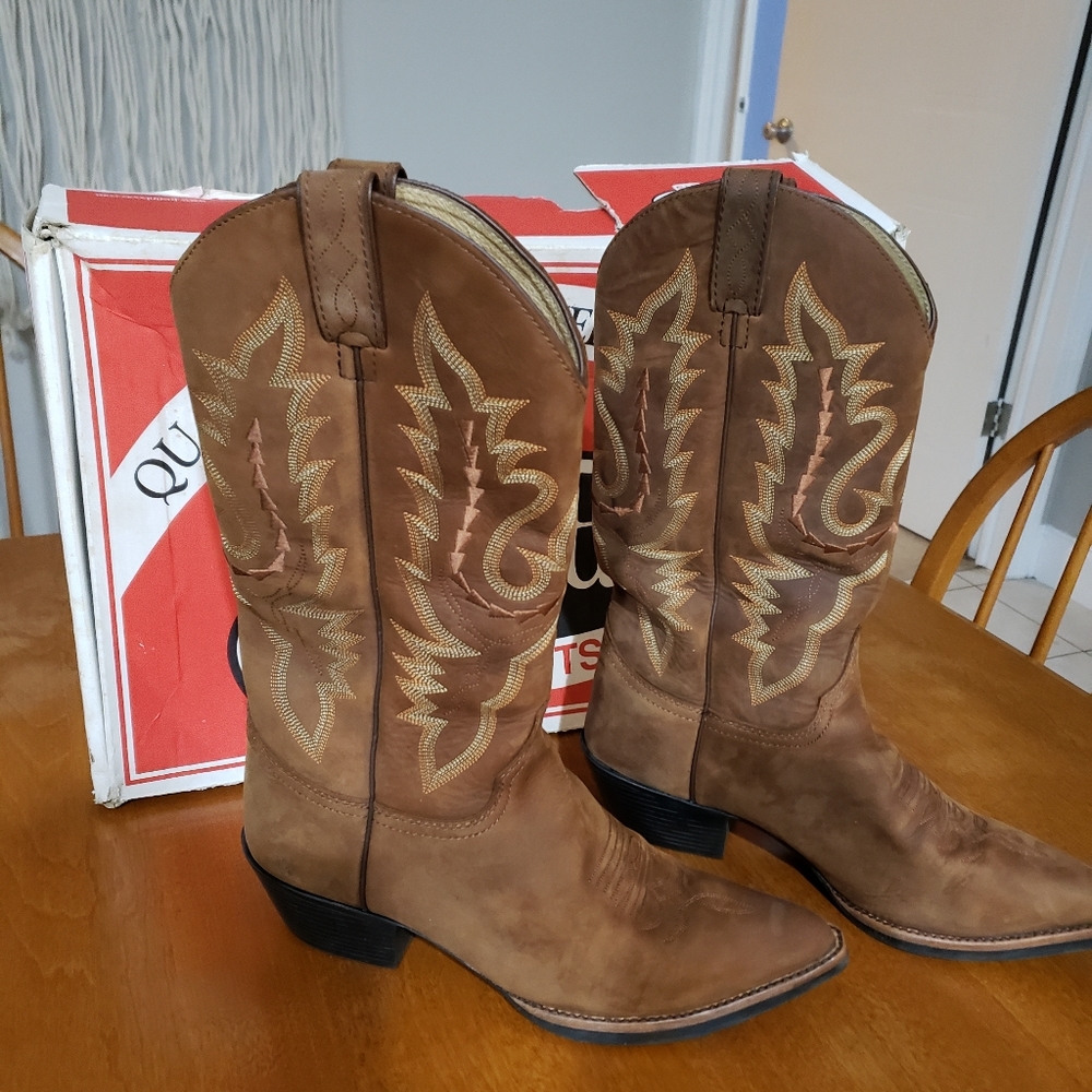 Ladies Justin boots size 9